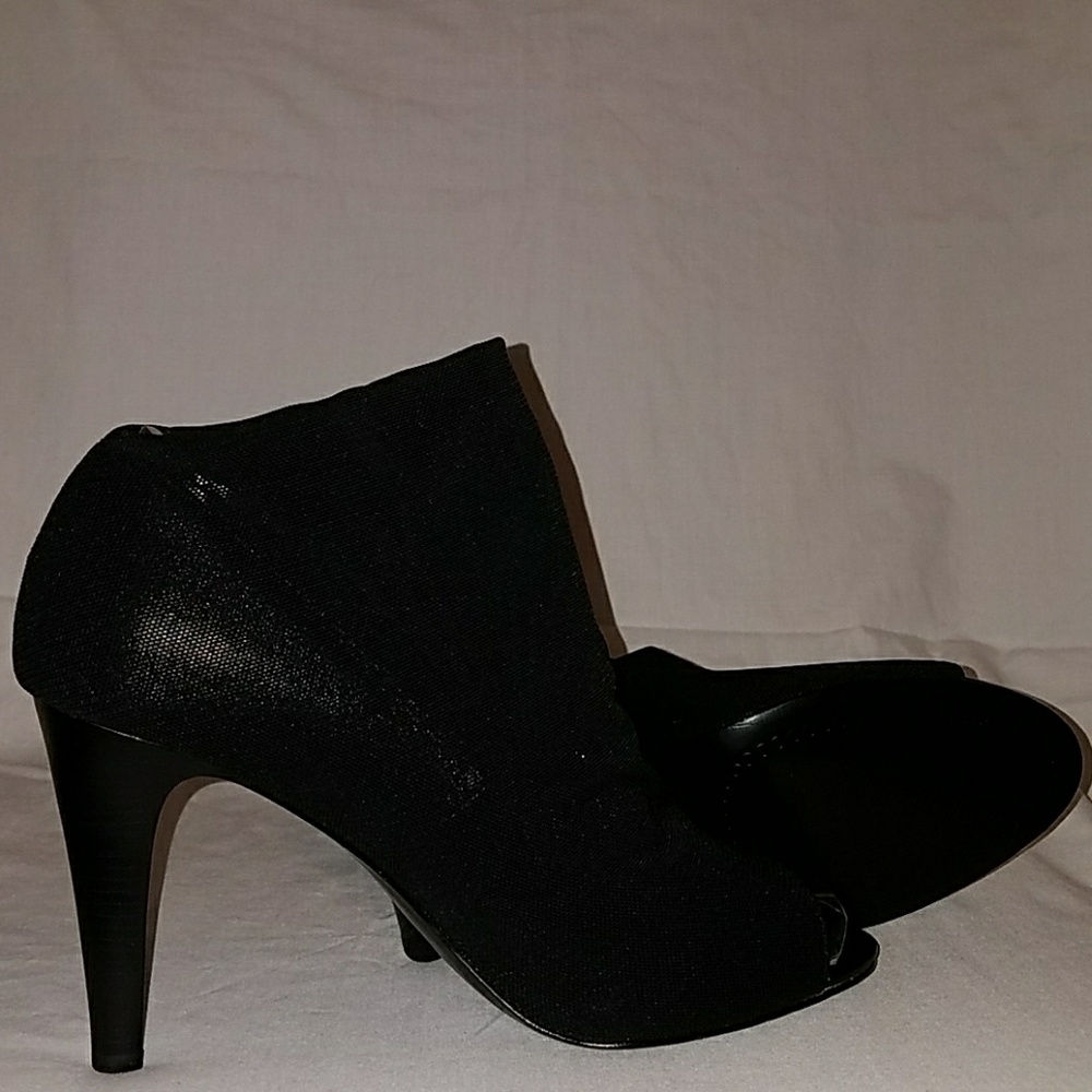 Tahari Shoes